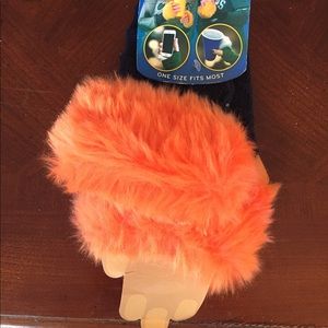 🌺 NWOT Fuzzy Fan Spirit Gloves